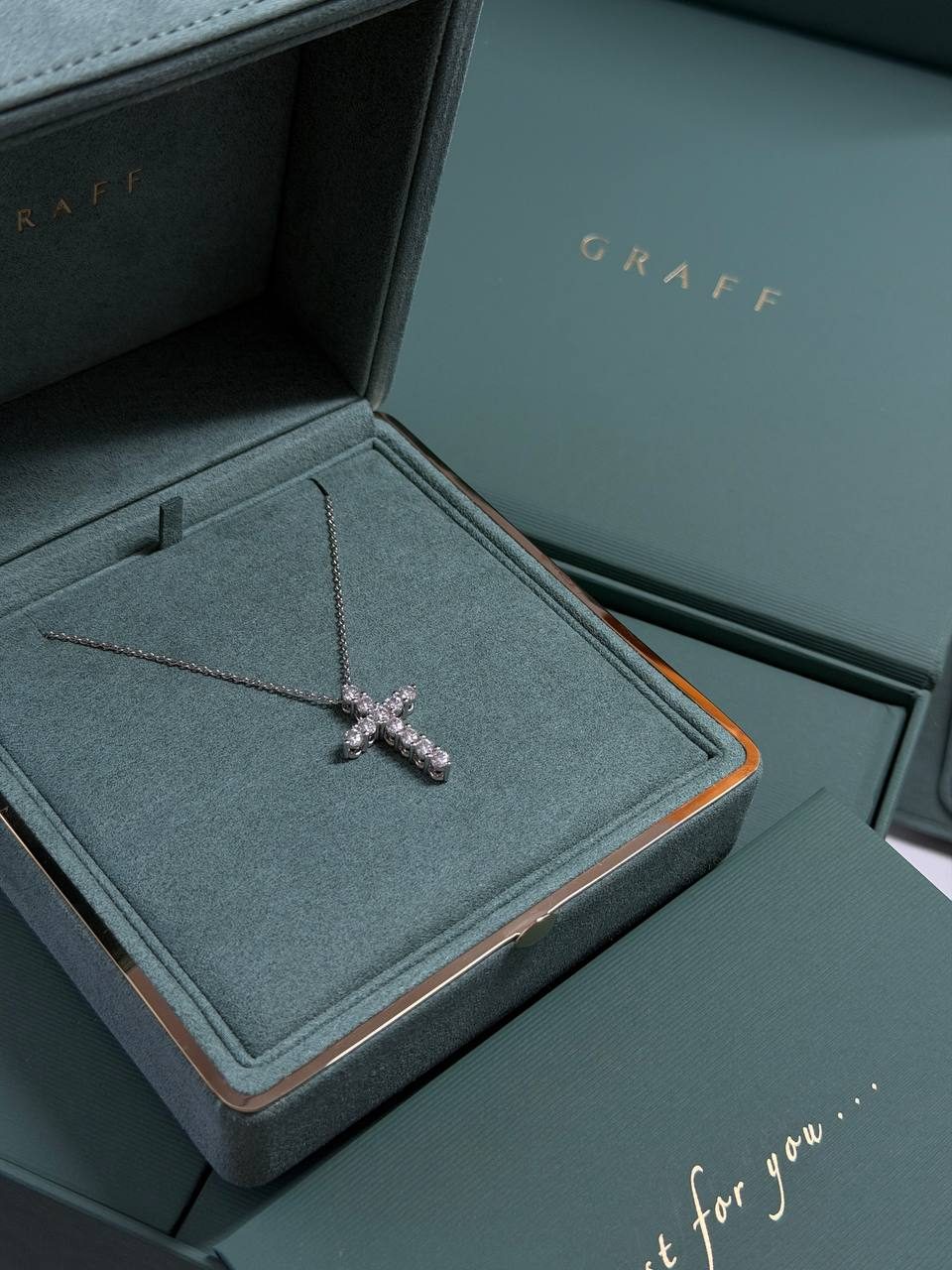 GRAFF ROUND DIAMOND CROSS SMALL PENDANT — фото 3