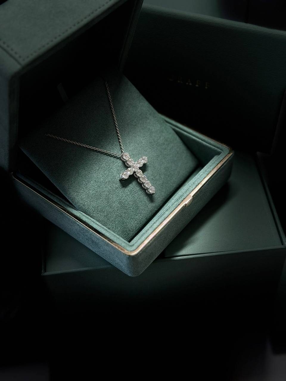 GRAFF ROUND DIAMOND CROSS LARGE PENDANT — фото 1