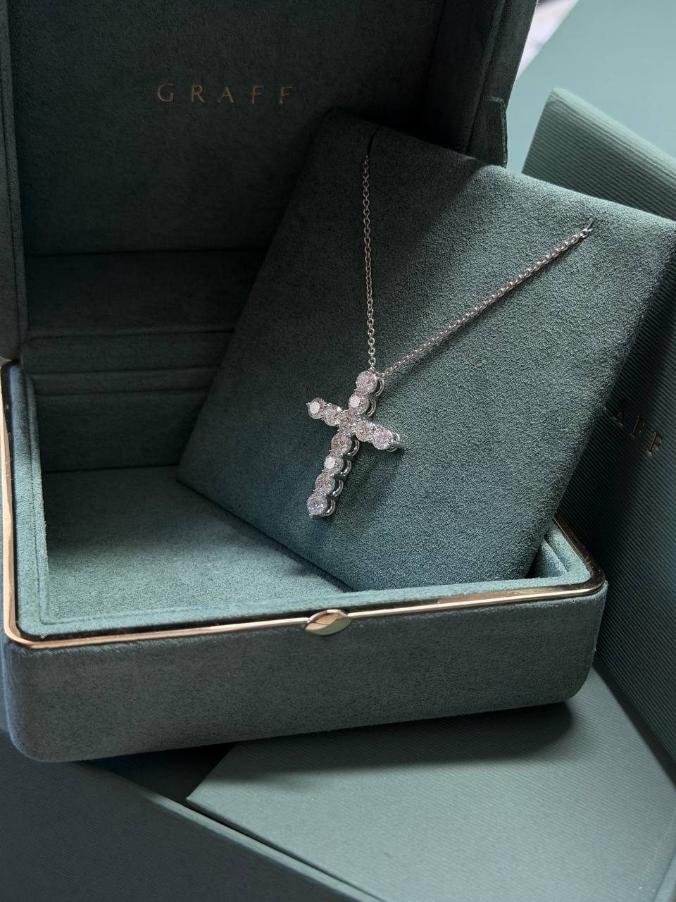 GRAFF ROUND DIAMOND CROSS LARGE PENDANT — фото 3