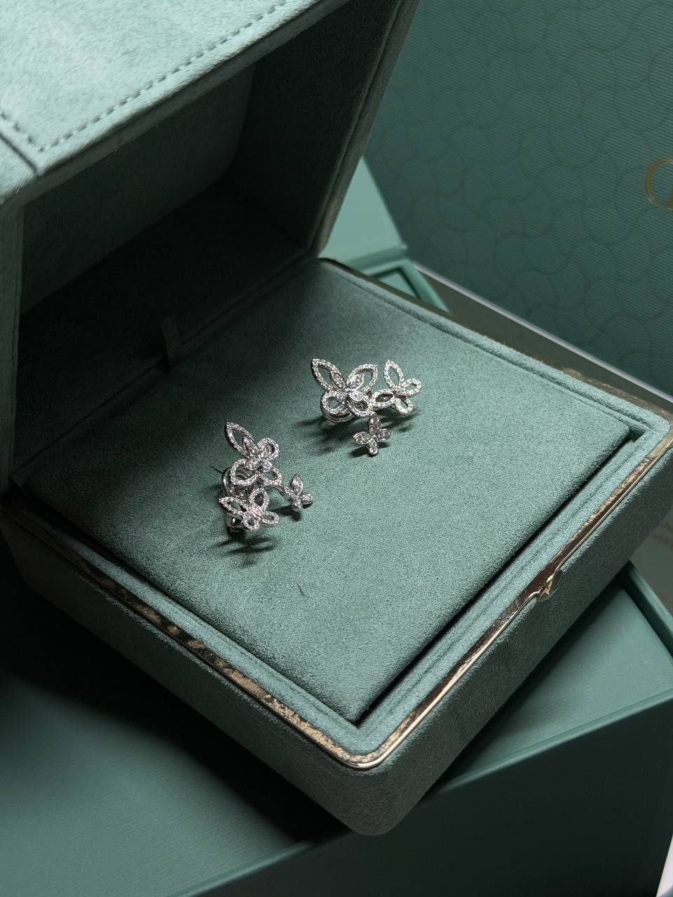GRAFF TRIPLE BUTTERFLY SILHOUETTE DIAMOND EARRINGS — фото 3