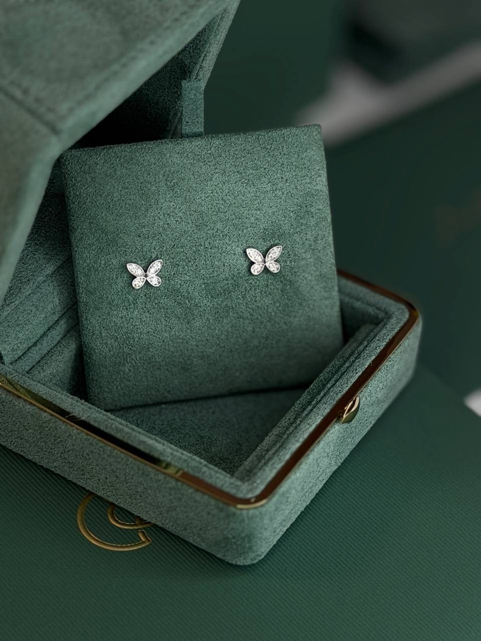 GRAFF PAVÉ BUTTERFLY DIAMOND PETITE STUD EARRINGS — фото 2